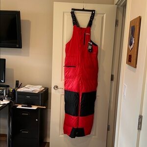 Duluth Down Alaskan Hard Gear Drop Point Bib
NEW WITH TAGS 
Medium 
Inseam: 32in